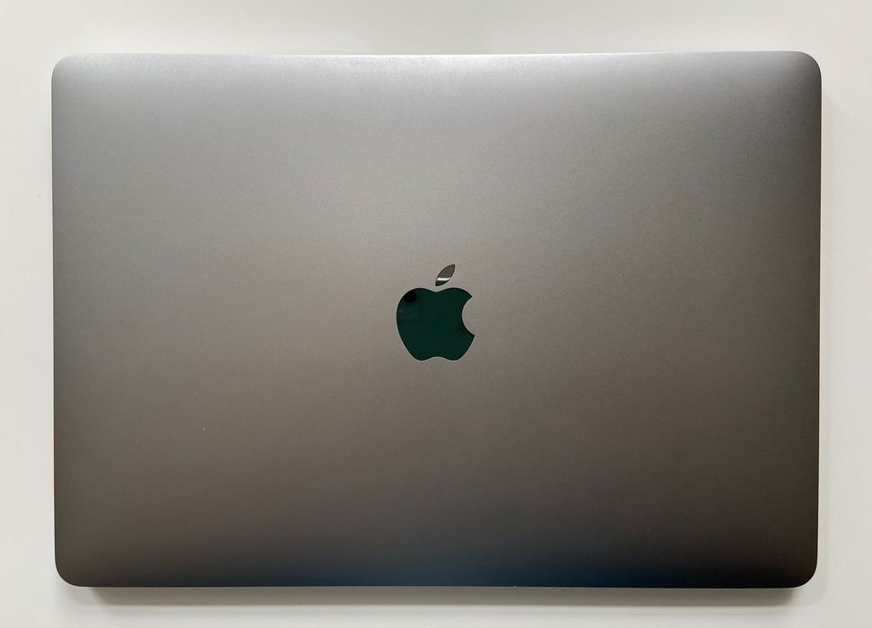MacBook Pro 13" (2017) • 16GB RAM • 256GB SSD • Bardzo dobry stan
