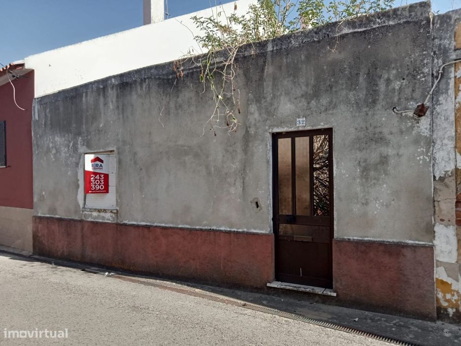 Moradia T2 para Restaurar a 5 Minutos de Santarém