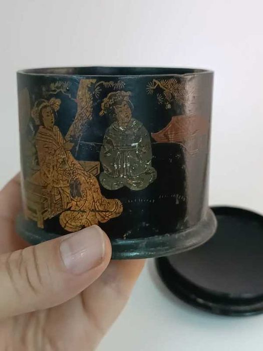 Fabulosa caixa japonesa em papier mache Meiji Sec. XIX