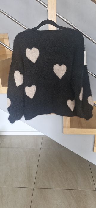 Sweterek czarny w serca L/XL