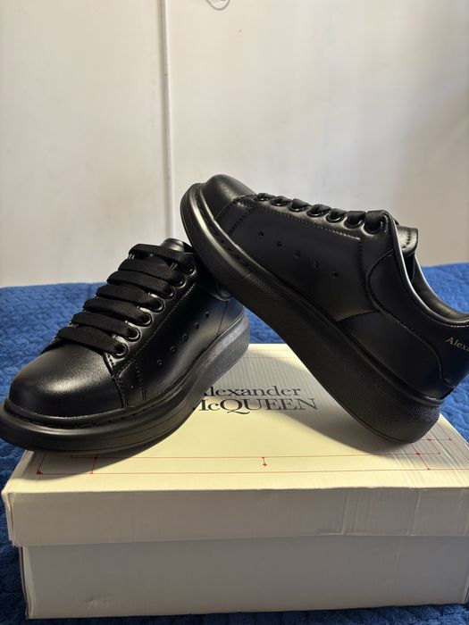 Alexander McQUEEN all black