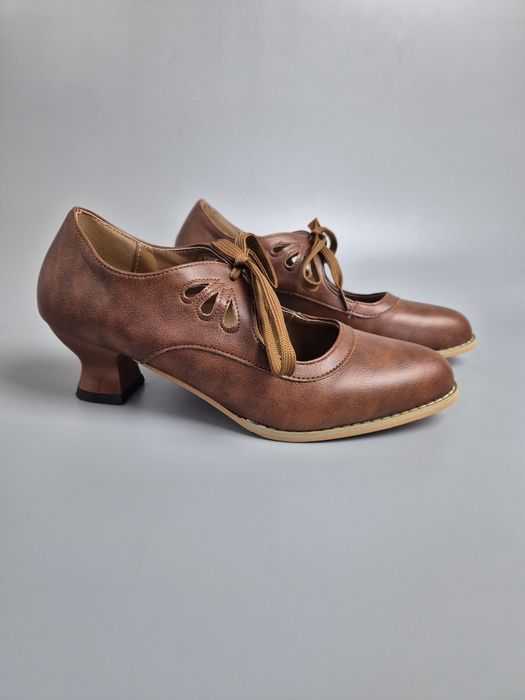 Brązowe buty retro wiązane na obcasie vintage styl roz. 39