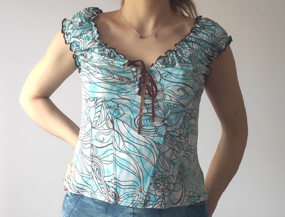 Bluzka z dekoltem carmen