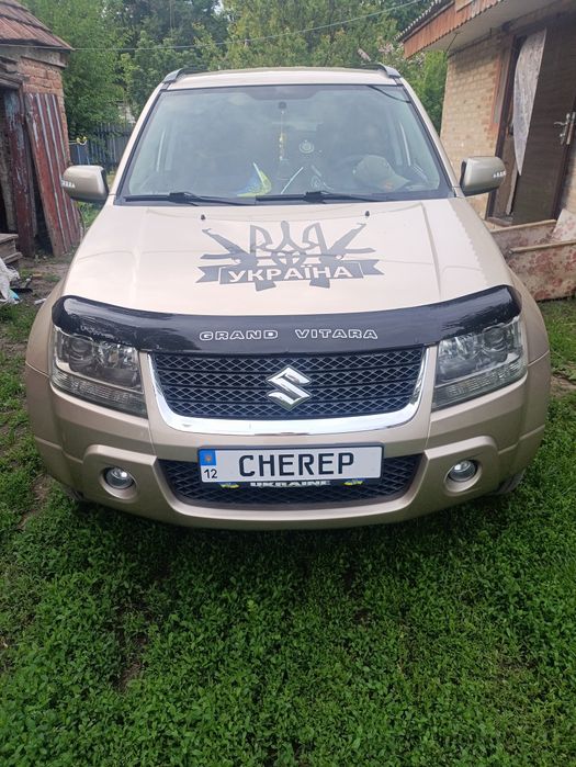 Продам автомобіль suzuki grand vitara 2008 рік коробка автомат повний привід 2.4 бензин