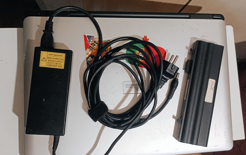 portátil Fujitsu Siemens Amilo M3438G