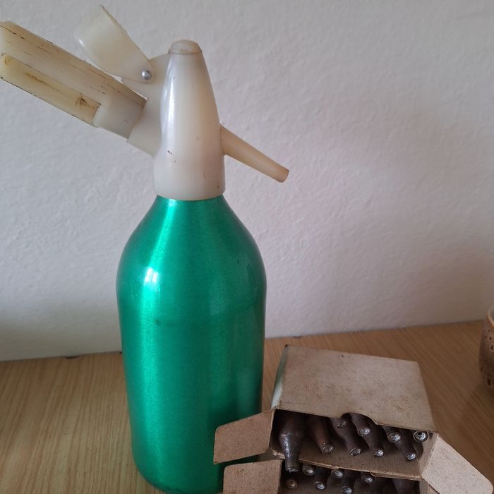 Syfon z nabojami PRL lata 70 te