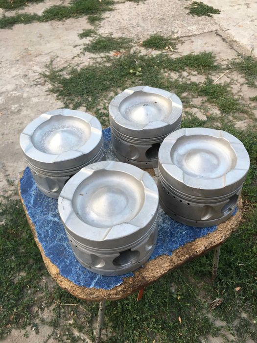 Поршня поршень двигателя 1д6 1д12 д6 д12 утд поезда танковые  судна