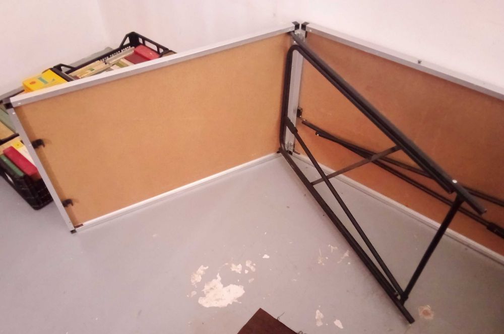 Mesa dobrável com três elementos