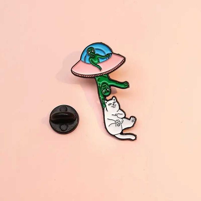 PIN | Gato a caminho do Ovni