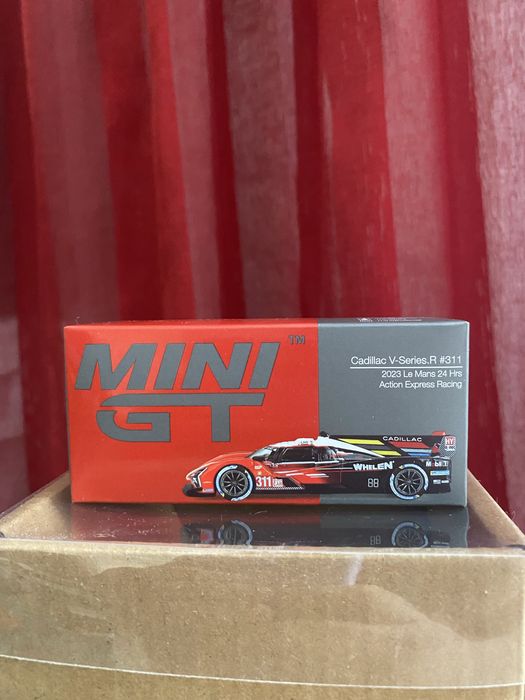 Hot wheels, tarmac, pop race