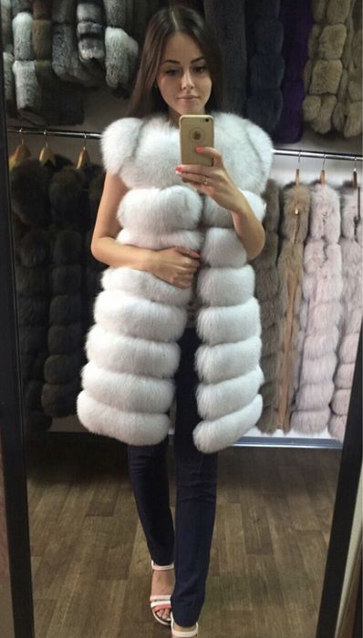 Меховая жилетка натуральная песец НЕ крашена