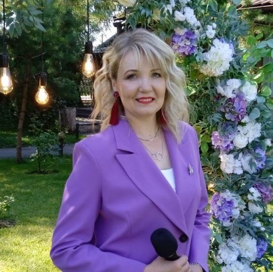 Тамада ведуча + діджей. Жива музика. Свято під ключ.