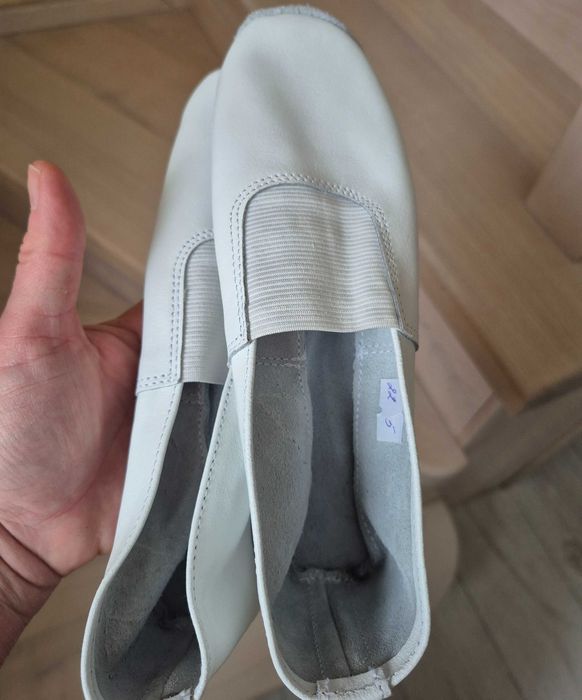 Чешки білі довжина 22,5 см, шкіра