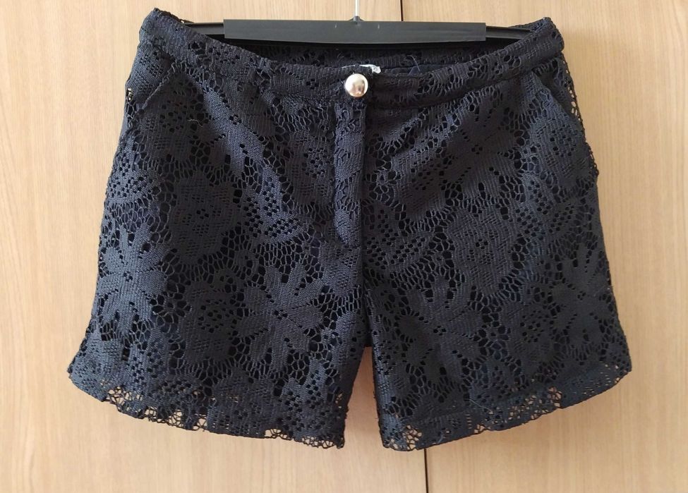 Vestidos, saias e calções em excelente estado