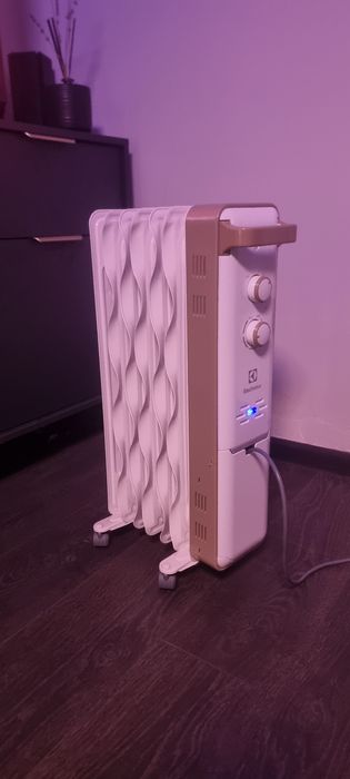 Electrolux /M-9157 Обігрівач масляний радіатор