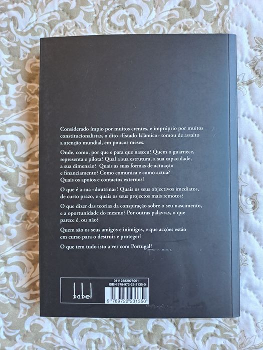 Livro "O Mistério de Bandeiras Negras" de Nuno Rogeiro