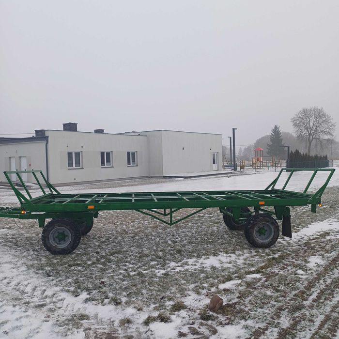 Przyczepa do bel, słomy