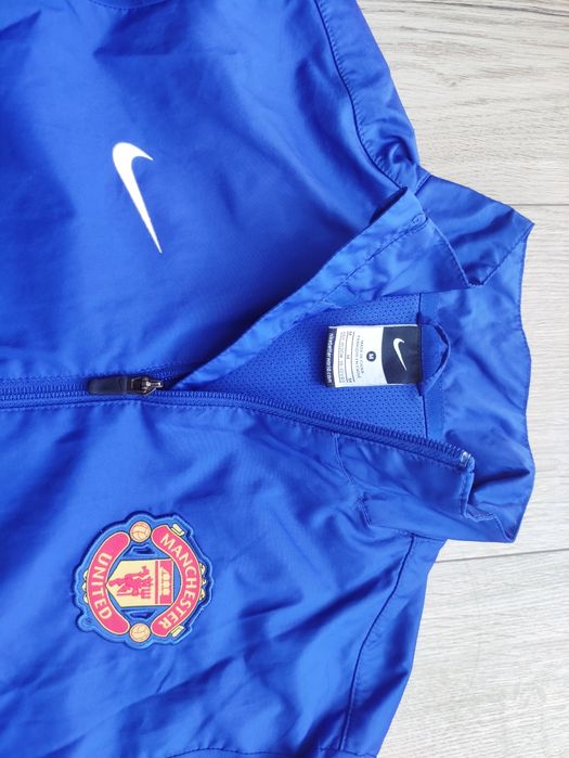 Oryginalna kurtka Nike Manchester United sezon 11/12 roz M (140-152)