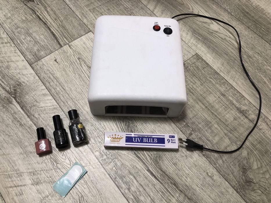 Лампа для нігтів