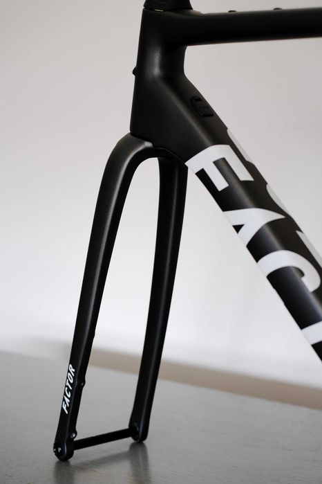 Rama FACTOR LS Disc k. Gunmetal r. 58 + Akcesoria