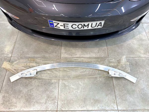 Усилитель нижний с кронштейнами переднего бампера Tesla Model 3 23-25