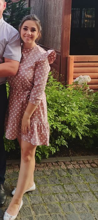 Сукня в горошок.