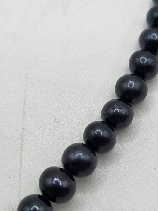 Perły z kolczykami w kolorze granatowym