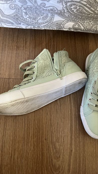Ténis Verdes com detalhes
