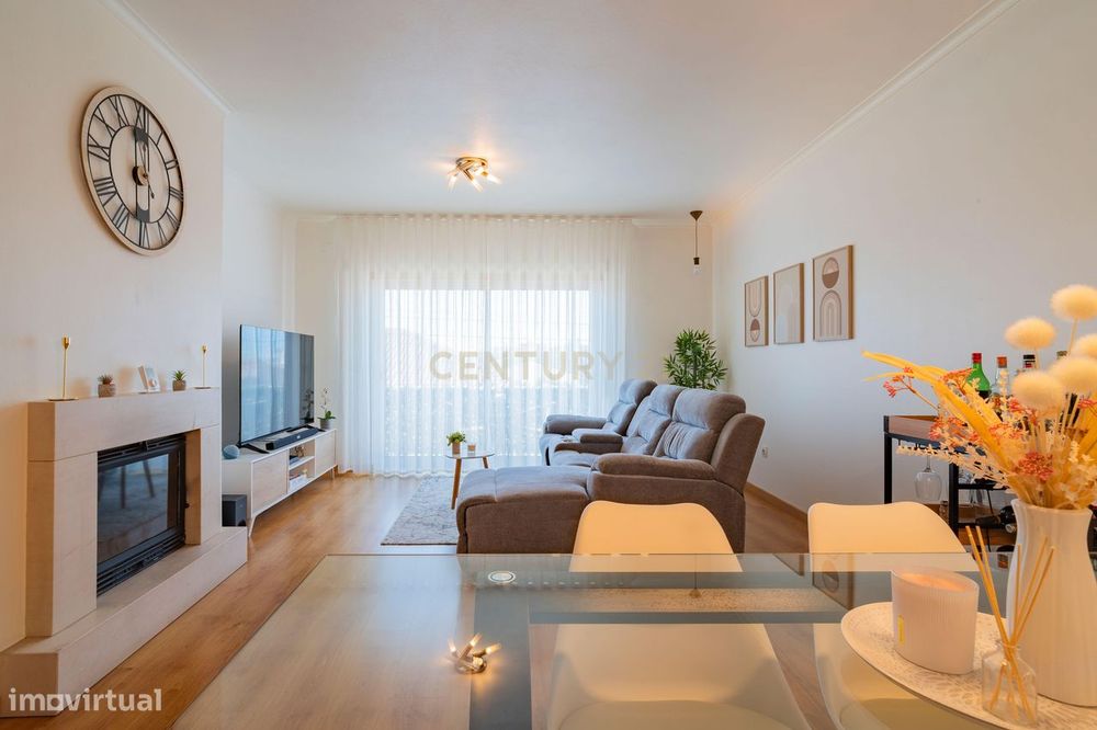 Apartamento T2 com garagem, churrasqueira e espaço exterior | Vieira d
