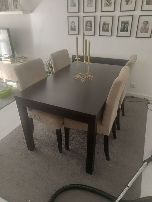 Mesa retangular com 4 cadeiras