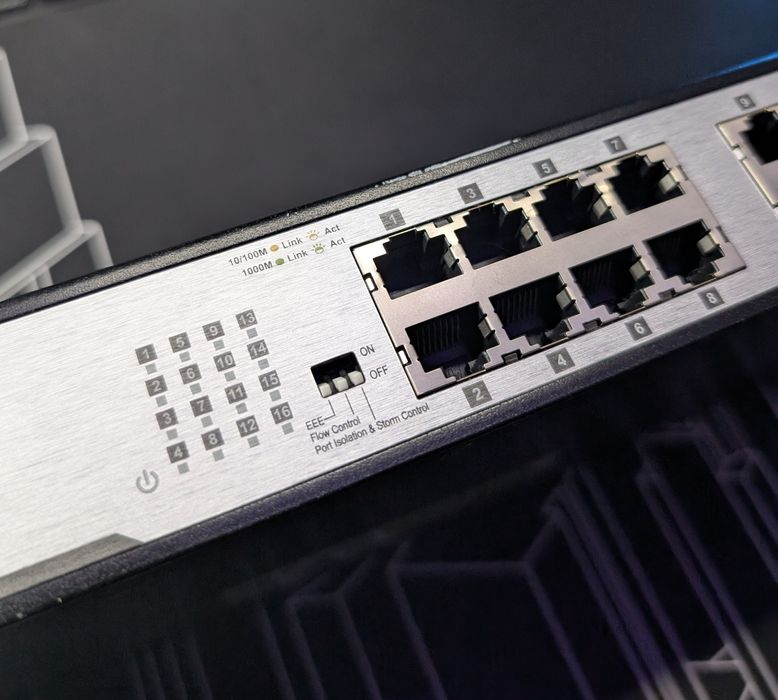 D-Link DGS-1016D Network Switch64740676514306122