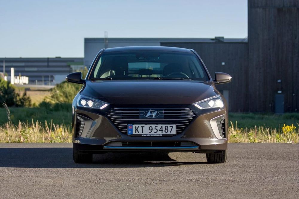 Гібридний Hyundai Ioniq 2017 року з Європи