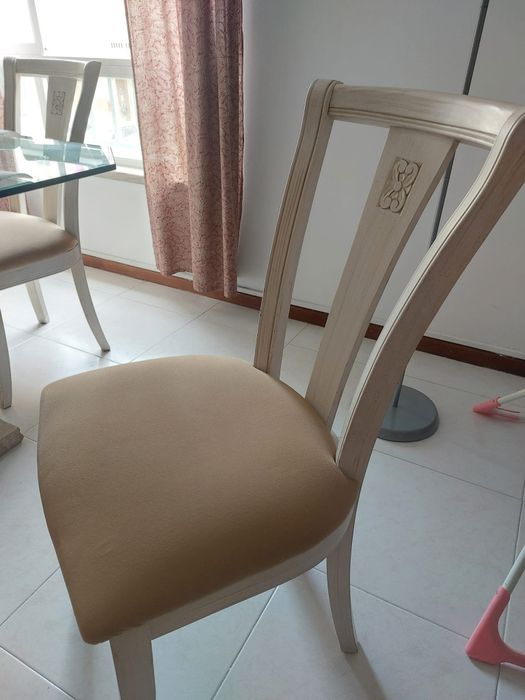 Conjunto mesa e cadeiras