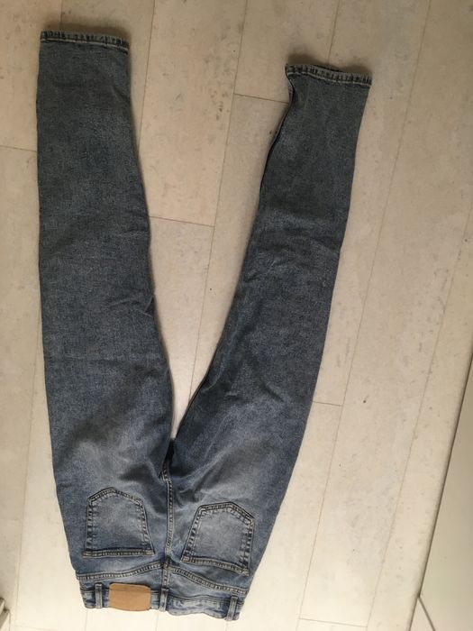 Spodnie r. XS/34 jeansy delikatnie marmurkowe