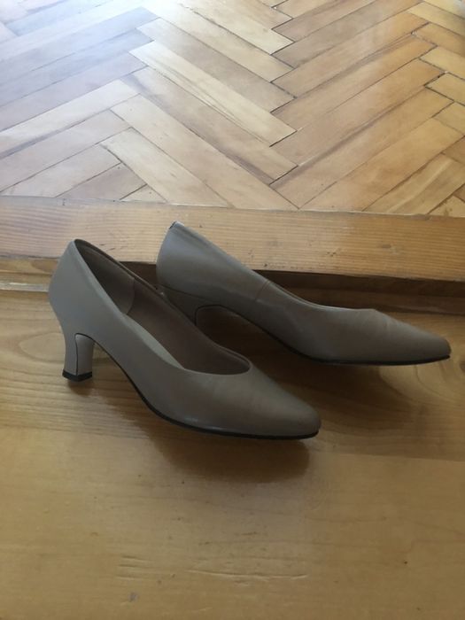 Skórzane czółenka cieliste,nude nowe