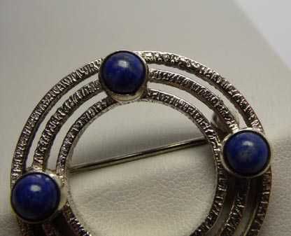 Srebrna broszka trzy koła półkule lapis lazuli