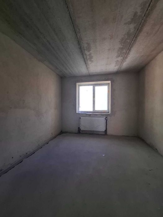 Продаю панорамну 4кімнатну квартиру на березі річки.Газифікована.110м2
