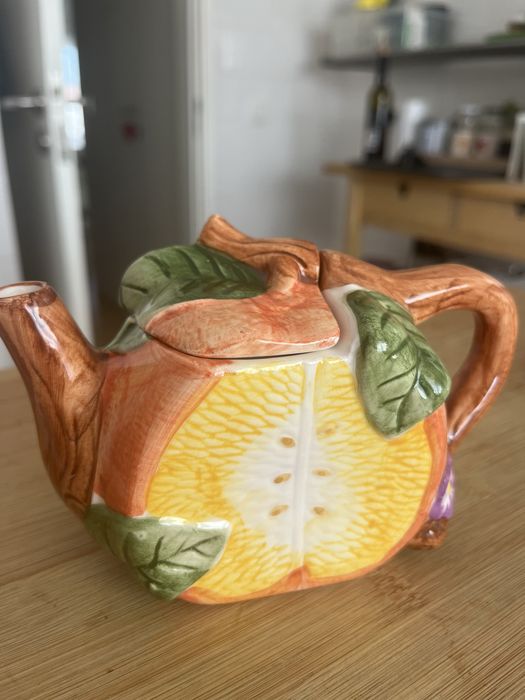 Conjunto de três bules decorativos