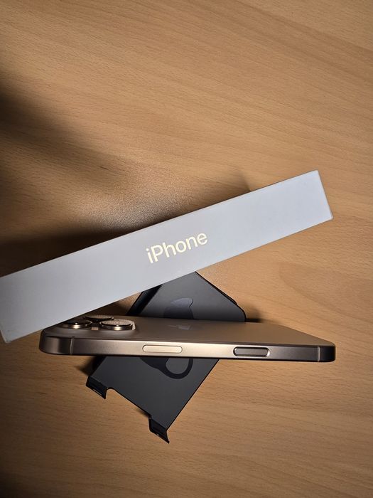 iPhone 16 Pro na cor Desert Titanium, fatura e garantia.