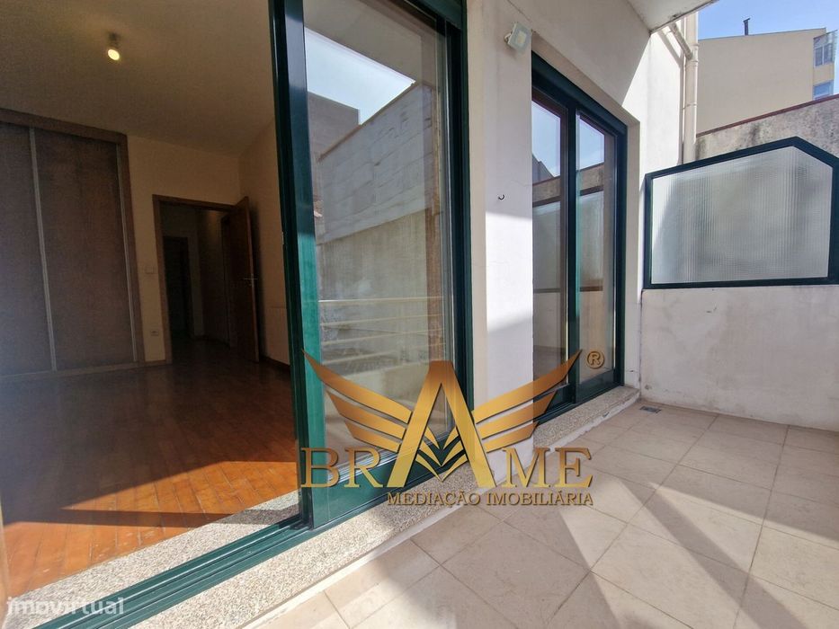 Apartamento T2 Com Lugar De Garagem | Rua Da Constituição - Porto