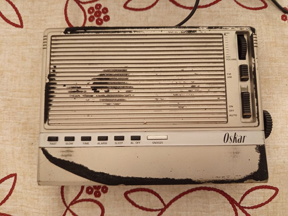 Rádio-Relógio Vintage Oskar - Estilo Retro