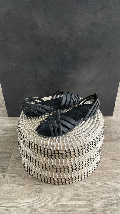 Crocs sandały huarache flat czarne W8 38/39