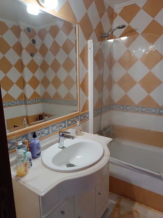 Quarto para arrendar a estudantes universitários