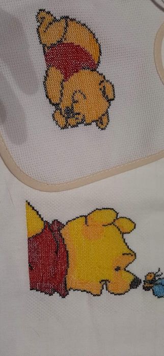 fralda e babete bordada /  fitinha de chupeta