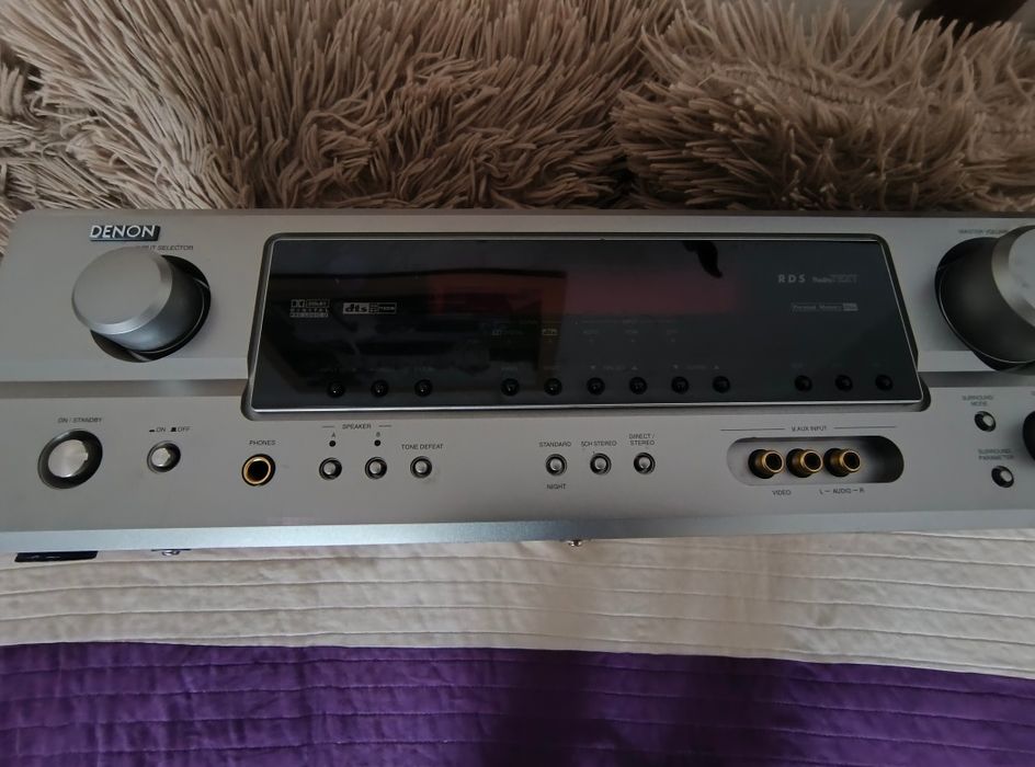 Sprzedam używany amplituner kina domowego Denon AVR-1306.