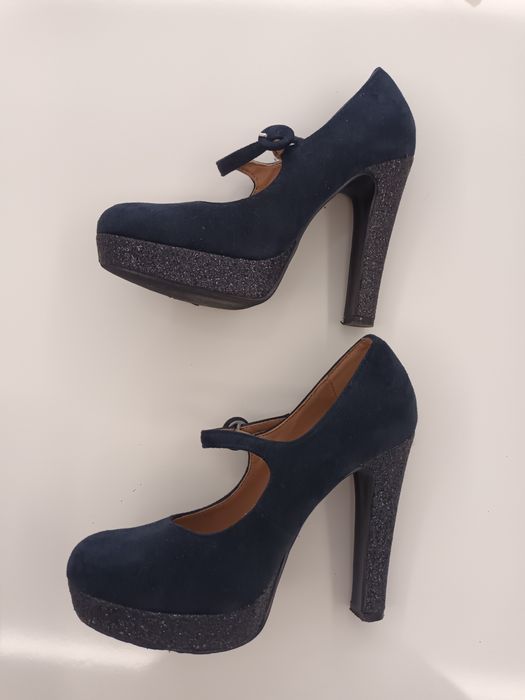 Sapatos saltos altos (tamanho 35)