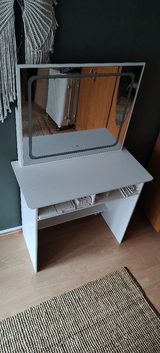 Toaletka do wizażu i makijażu