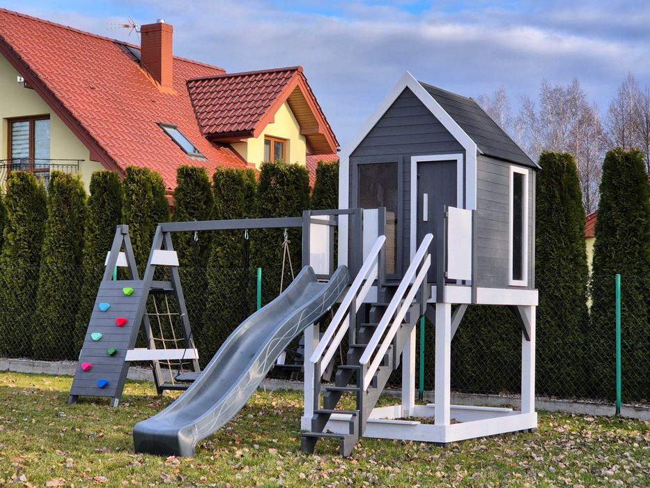 Nowoczesny plac zabaw dla dzieci mała "stodoła" ze ścianką wsp.