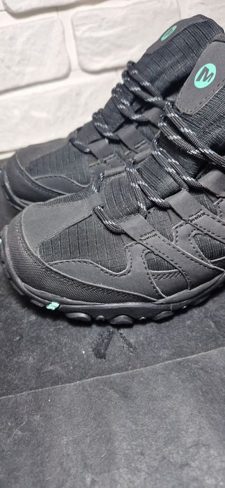 Merrell  40.           .