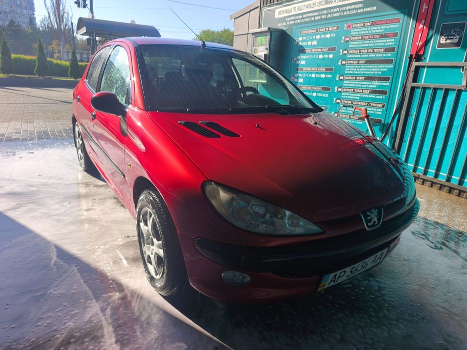 продам автомобіль Пежо 206